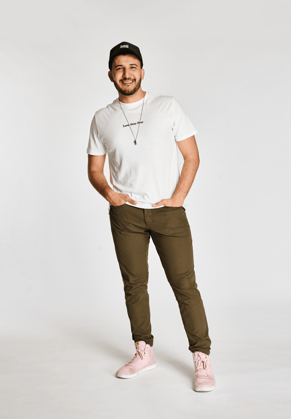 'Love Over Fear' Essential Tee - Seek Discomfort